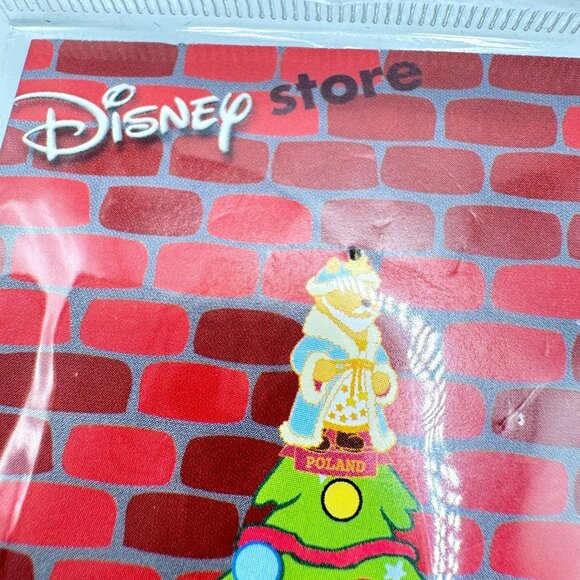 Disney Store Winnie The Pooh Santa Poland Pin 2002 New In Package Collectible - Picture 4 of 5